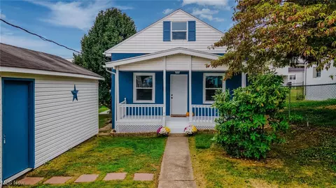 909 Loretta Ave, Toronto, OH 43964