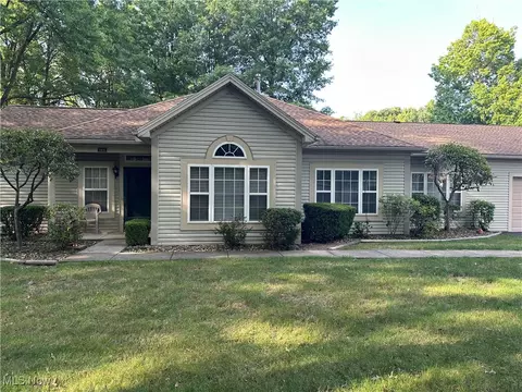 10 Hunters Woods Blvd #B, Canfield, OH 44406