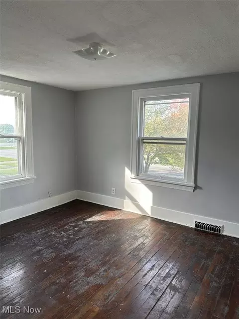 2224 E 31st St, Lorain, OH 44055 photo 6