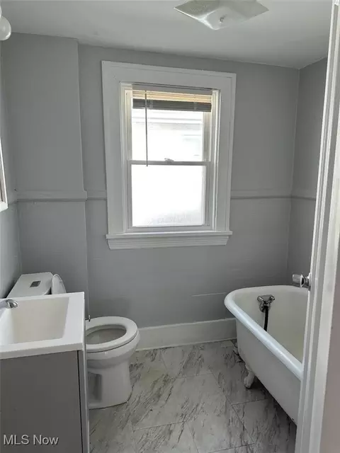 2224 E 31st St, Lorain, OH 44055 photo 5