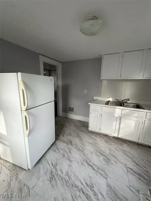 2224 E 31st St, Lorain, OH 44055 photo 2