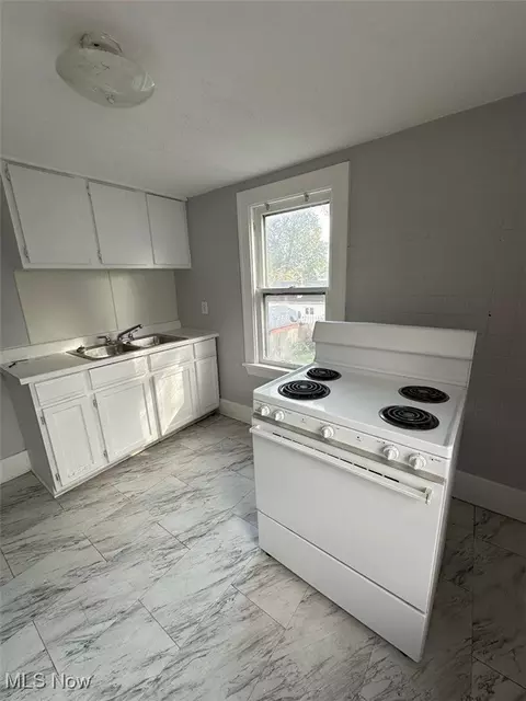 2224 E 31st St, Lorain, OH 44055 photo 3