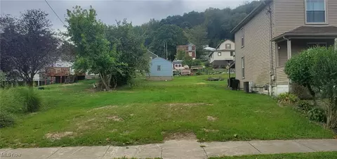 232 Indiana Ave, Chester, WV 26034