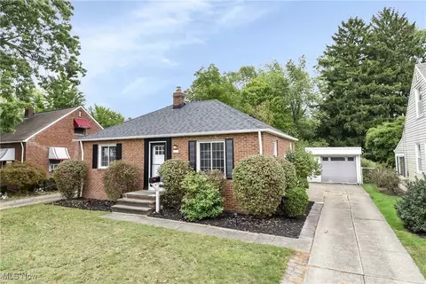 4019 W 227th St, Fairview Park, OH 44126