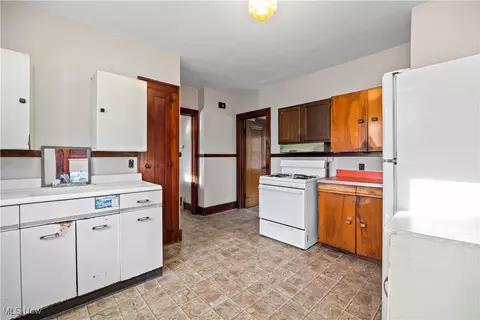 2233 E 33rd St, Lorain, OH 44055 photo 14