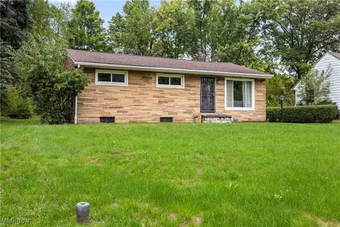 1889 Springfield Lake Blvd, Akron, OH 44312