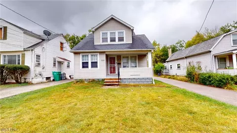 5226 Henry St, Maple Heights, OH 44137