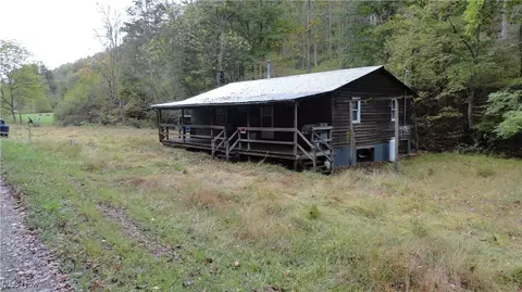 956 Hog Run Rd, New Martinsville, WV 26155