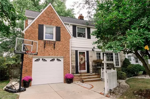 5275 Spencer Rd, Lyndhurst, OH 44124