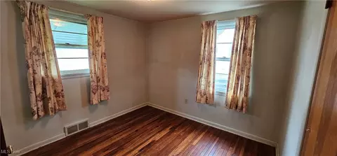 Bedroom - 3239 Wilson Ave, Ashtabula, OH 44004 photo 2 of 2
