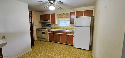Kitchen - 3239 Wilson Ave, Ashtabula, OH 44004 photo 1 of 1
