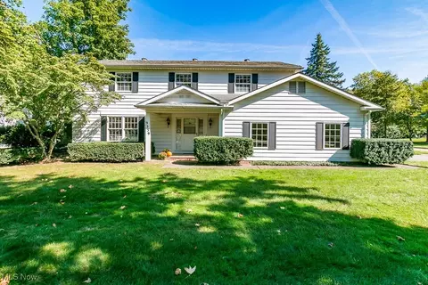 9339 Buena Vista Dr, Mentor, OH 44060