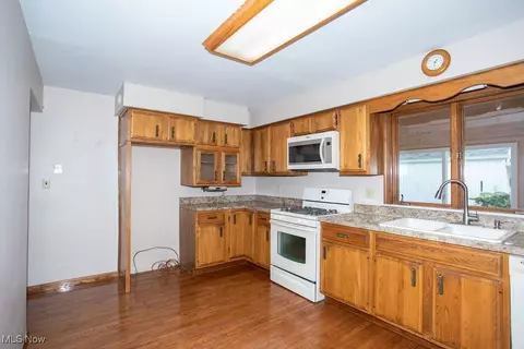 486 W Wilson St, Struthers, OH 44471 photo 9