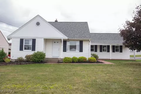 486 W Wilson St, Struthers, OH 44471 photo 2