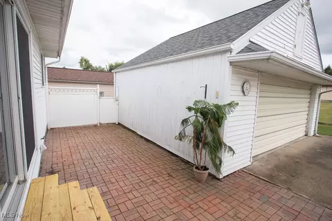486 W Wilson St, Struthers, OH 44471 photo 5