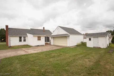 486 W Wilson St, Struthers, OH 44471 photo 4