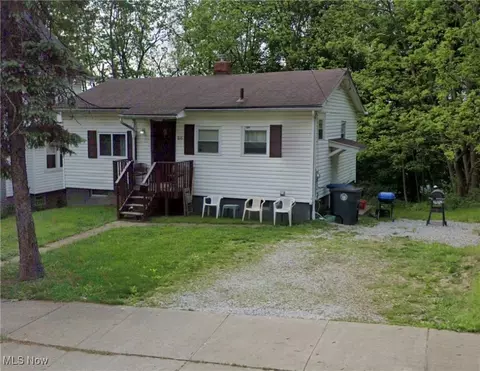 816 Vernon Odom Blvd, Akron, OH 44307