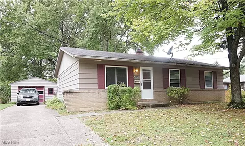 3786 Seneca St, Stow, OH 44224