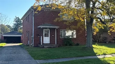 463-465 Treeside Dr, Akron, OH 44313