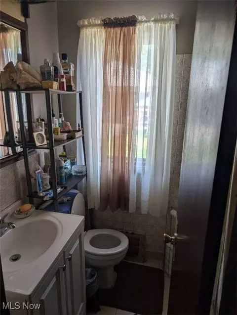 Bath - 955 E 223rd St, Euclid, OH 44123 photo 1 of 1