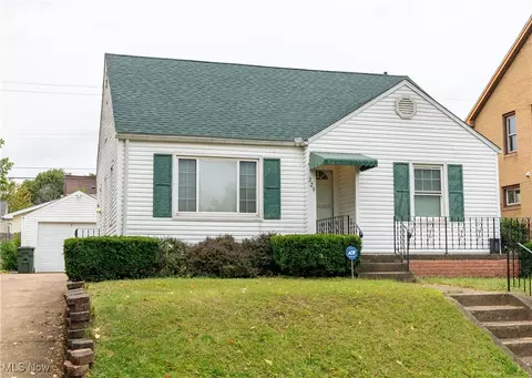 329 Roslyn Ave NW, Canton, OH 44708