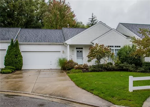 364 Village Ct, Cuyahoga Falls, OH 44223