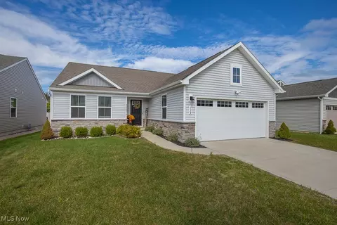 338 Lakewick Ln, Willowick, OH 44095 photo 2