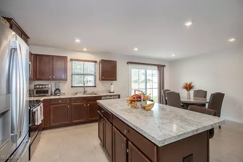 338 Lakewick Ln, Willowick, OH 44095 photo 18