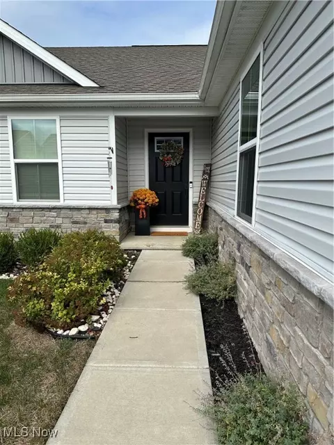 338 Lakewick Ln, Willowick, OH 44095 photo 3