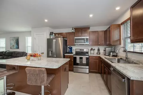 338 Lakewick Ln, Willowick, OH 44095 photo 15