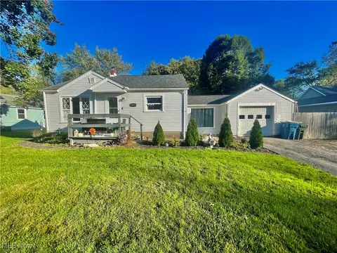 2119 Beach Dr, Akron, OH 44312