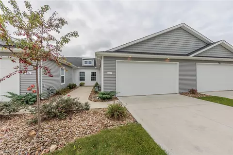 117 Fallen Oak Ln, Elyria, OH 44035