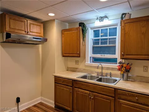 2104 Marlindale Rd, Cleveland Heights, OH 44118 photo 3