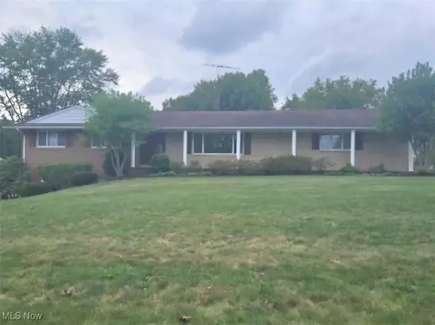 2936 Chaucer Dr NE, Canton, OH 44721