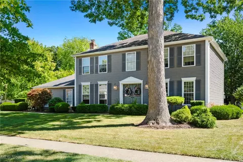 15009 Sherwood Dr, Strongsville, OH 44149
