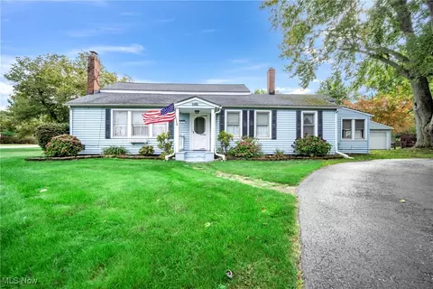 8814 Lake Shore Blvd, Mentor, OH 44060