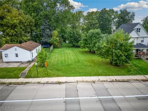 1048 W River Rd N, Elyria, OH 44035 photo 3