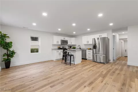 Entry Way - 253 Euclid Ave, Wadsworth, OH 44281 photo 1 of 1