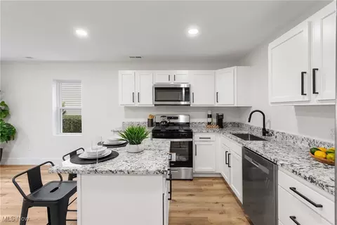 Kitchen - 253 Euclid Ave, Wadsworth, OH 44281 photo 2 of 4