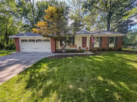 1494 Amboy Dr, Hudson, OH 44236