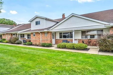 25475 Country Club Blvd #7, North Olmsted, OH 44070
