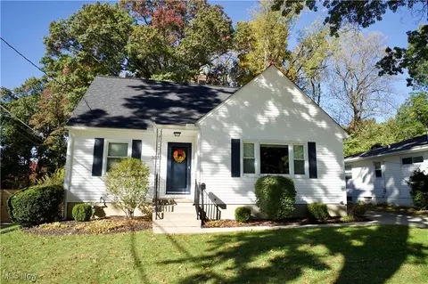 3022 Englewood Dr, Stow, OH 44224