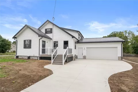 3016 Albrecht Ave, Akron, OH 44312