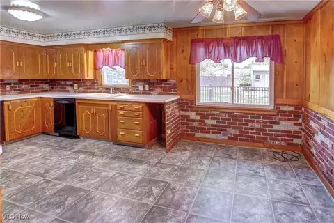Kitchen - 6958 Manor Dr, Elyria, OH 44035 photo 1 of 2