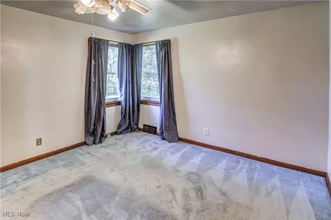 Bedroom - 6958 Manor Dr, Elyria, OH 44035 photo 1 of 6