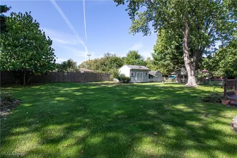 Exterior - 6958 Manor Dr, Elyria, OH 44035 photo 6 of 6
