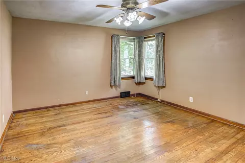 Bedroom - 6958 Manor Dr, Elyria, OH 44035 photo 3 of 6