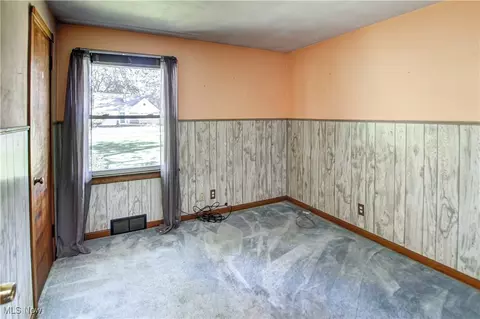 Bedroom - 6958 Manor Dr, Elyria, OH 44035 photo 5 of 6