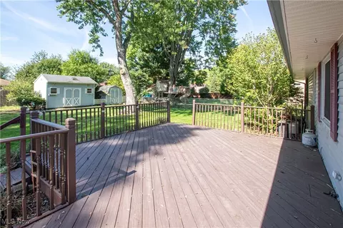 Exterior - 6958 Manor Dr, Elyria, OH 44035 photo 3 of 6