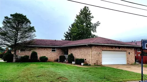 809 Brentwood Dr, Belpre, OH 45714